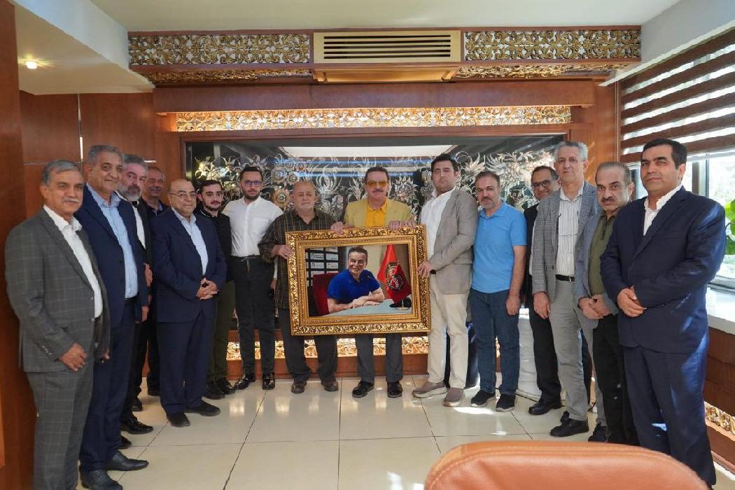 تبریز اول | پایگاه اطلاع رسانی تبریز اول | تجلیل انجمن فولاد آذربایجان از زنوزی