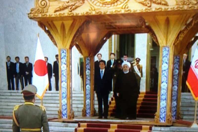 تبریز اول | پایگاه اطلاع رسانی تبریز اول | استقبال رسمی روحانی از نخست وزیر ژاپن در کاخ سعدآباد